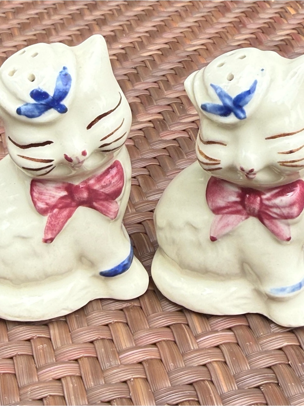Vintage Ceramic Cat Salt & Pepper Shakers Pink Bows Blue Butterfly Kitsch